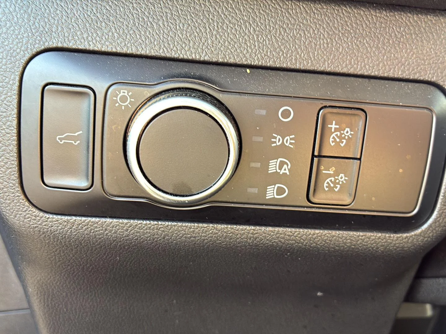 Used 2024 Agate Black Ford Active image 17