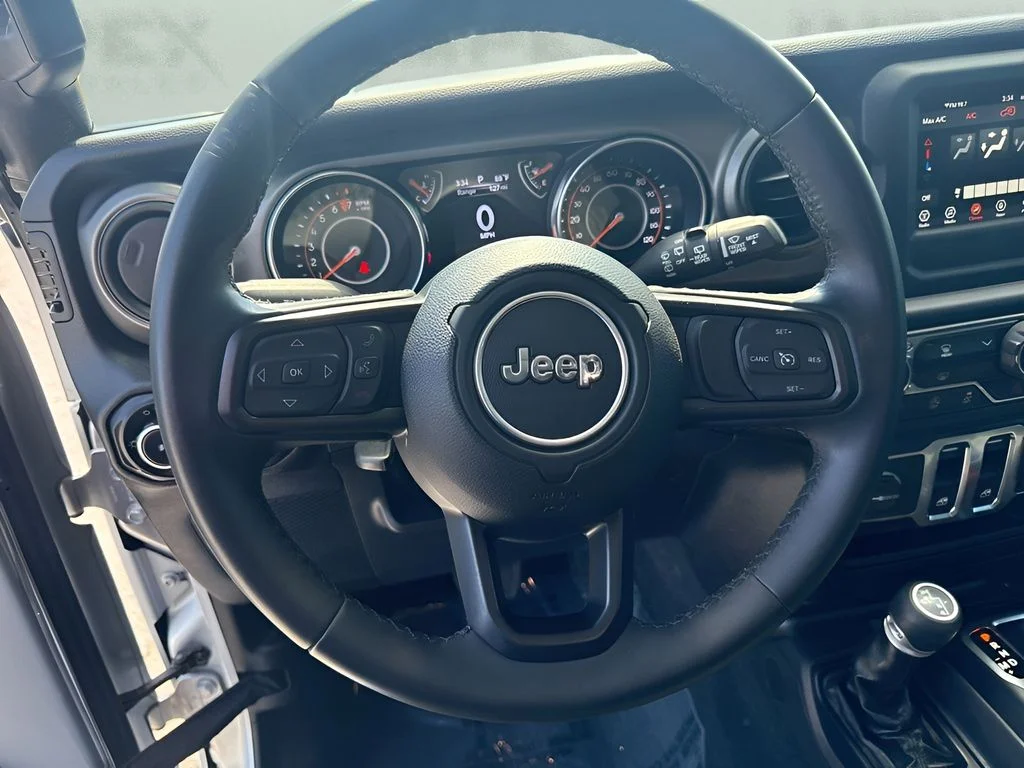 Used 2022 Silver Jeep Sport S image 12