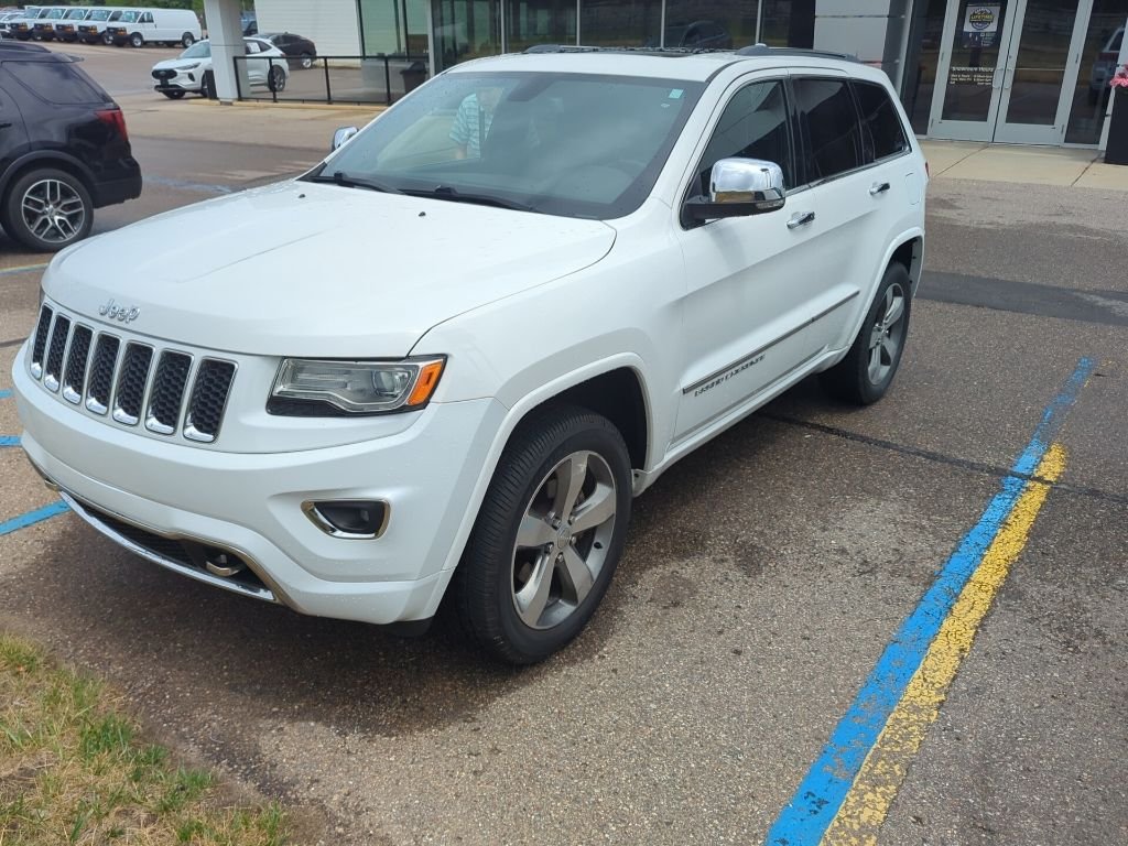 Used 2015 Bright White Jeep  image 5