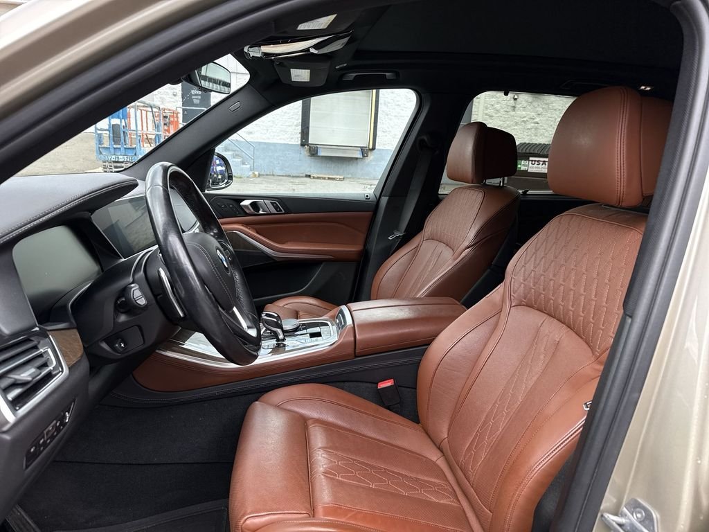 Used 2019 Sunstone Metallic BMW xDrive40i image 11