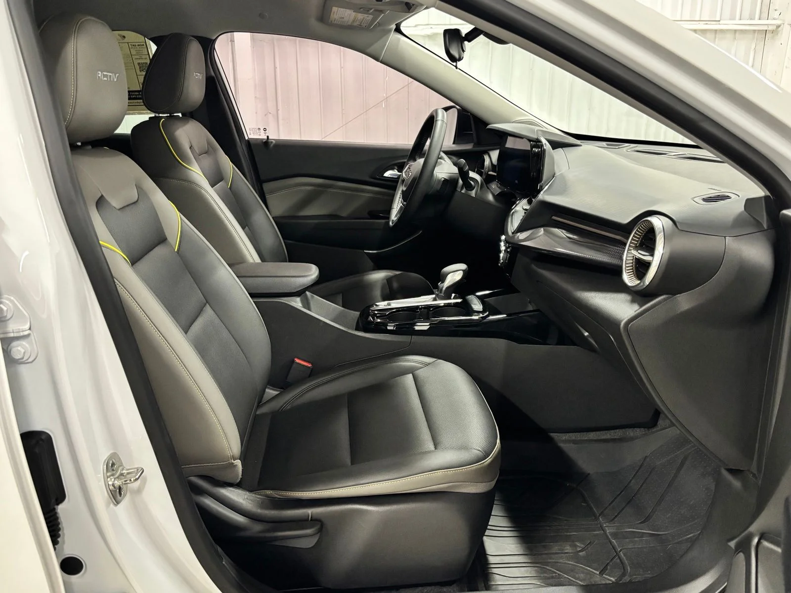 Used 2025 White Chevrolet ACTIV image 22