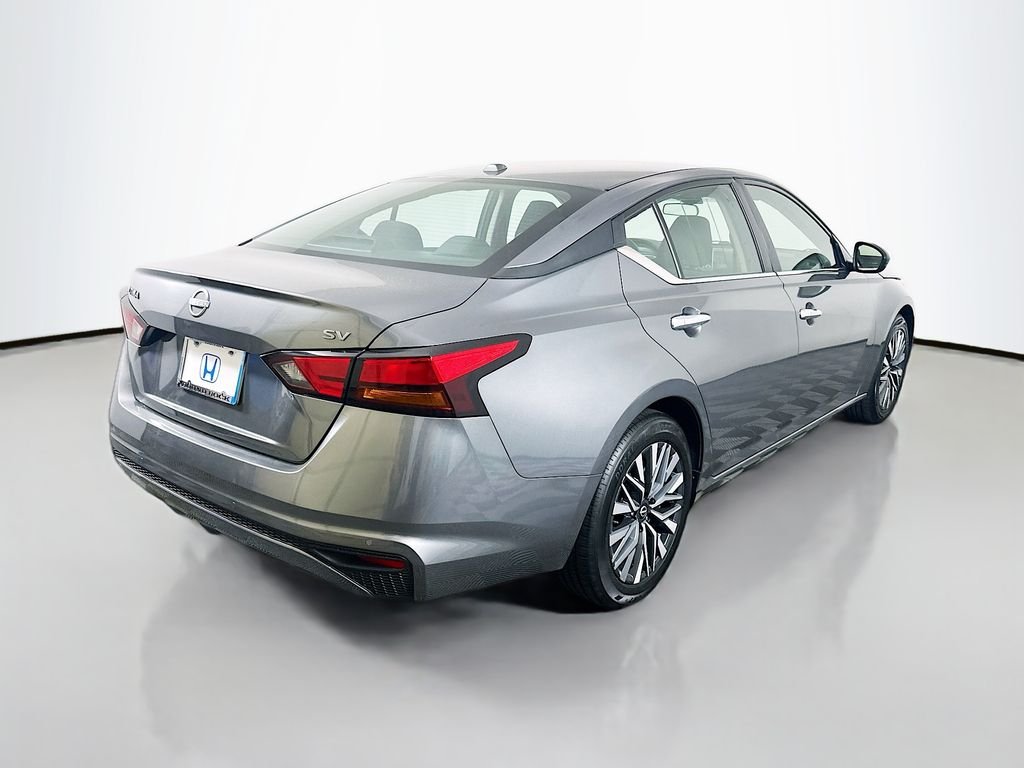 Used 2024 Gun Metallic Nissan 2.5 SV image 5