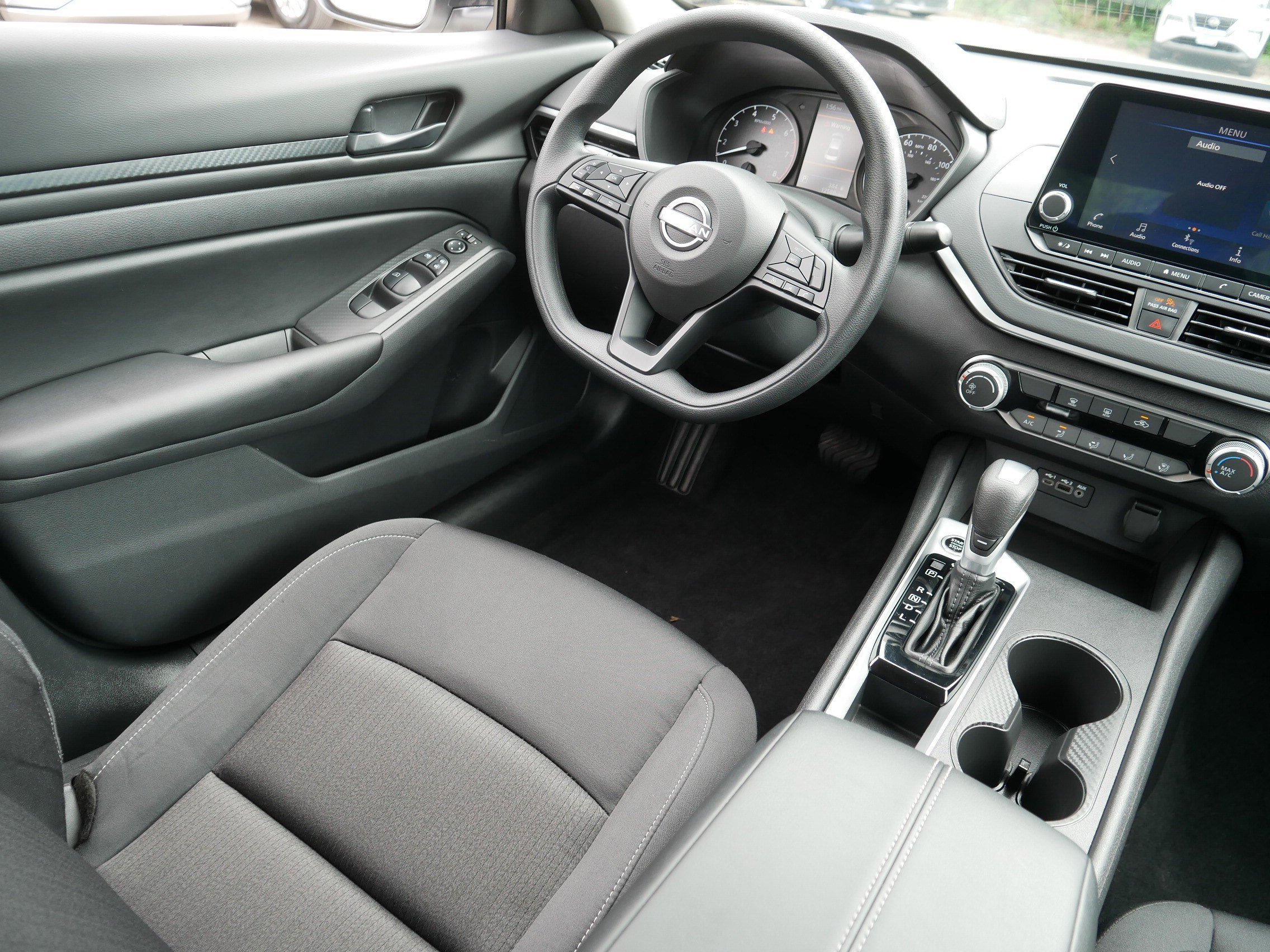 Certified Used 2025 Glacier White Nissan S image 9
