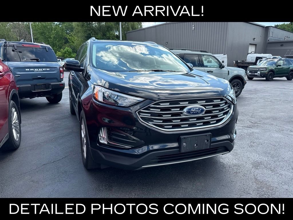 Used 2022 Black Metallic Ford SEL image 2