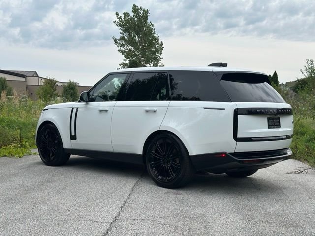 Used 2023 Fuji White Land Rover SE image 9