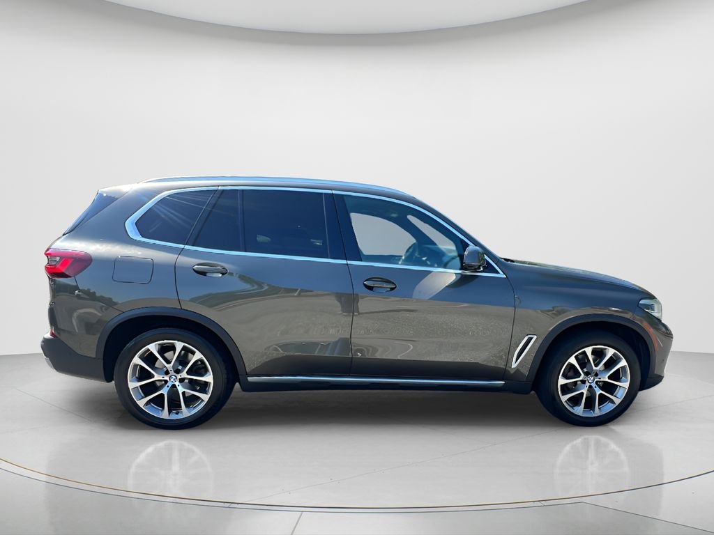Used 2022 Green BMW sDrive40i image 4