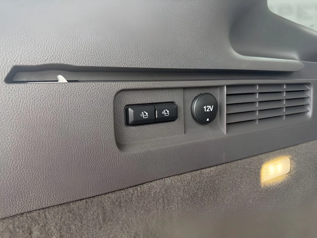 Used 2018 Red Lincoln Reserve image 31