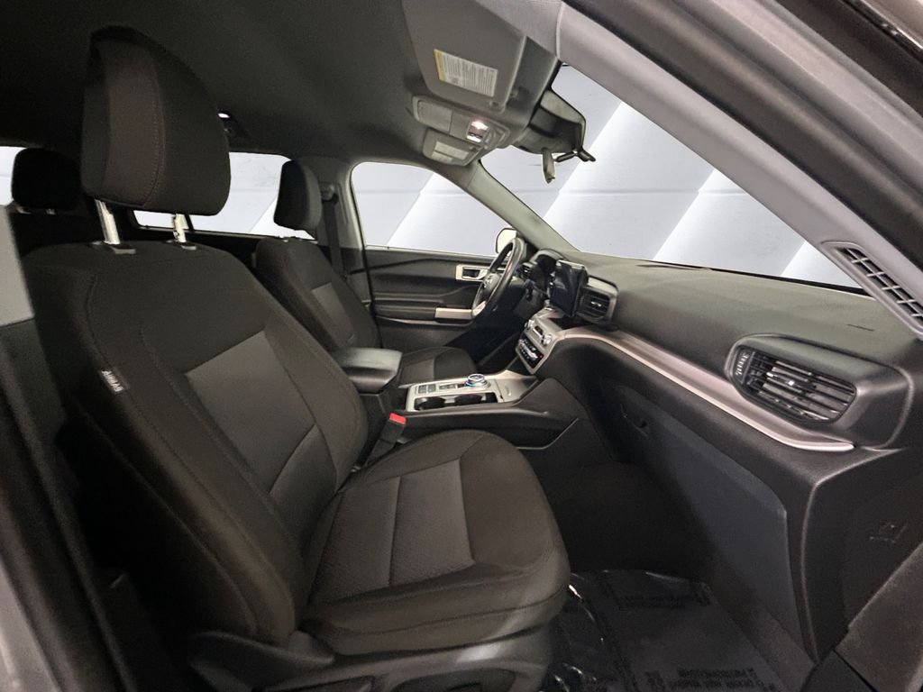 Used 2023 Silver Ford XLT image 13