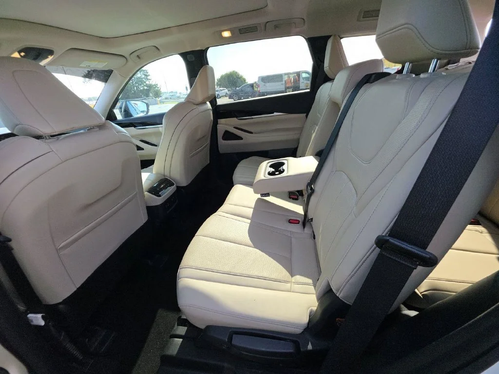 Certified Used 2024 White INFINITI PURE image 8