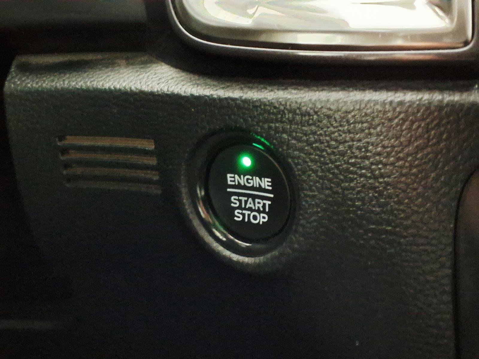 Used 2019 White Ford  image 23