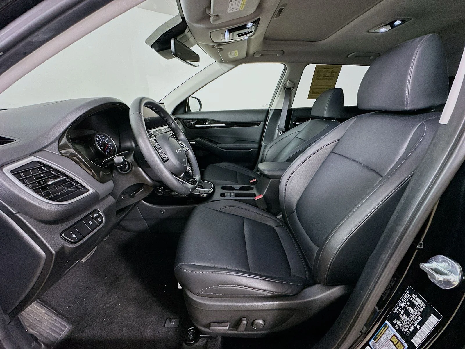 Used 2023 Black Kia  image 34