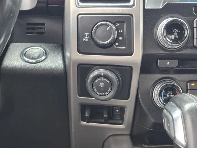 Used 2017 Oxford White Ford Platinum image 27