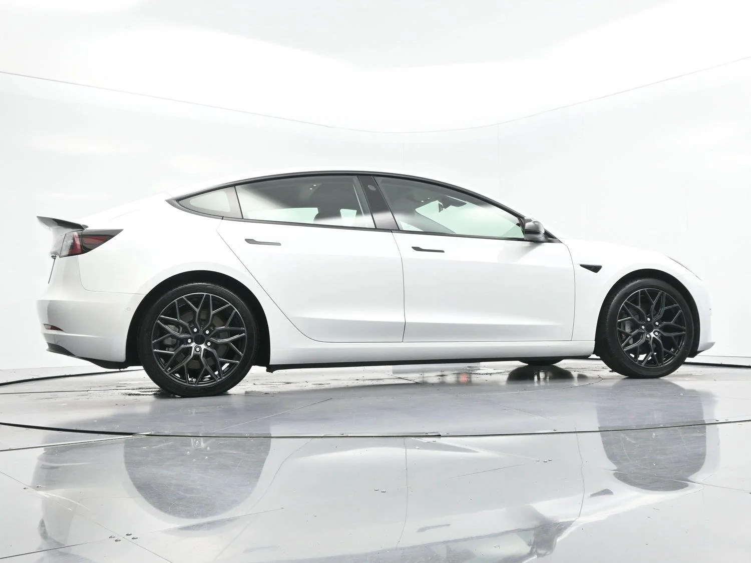 Used 2021 Pearl White Multi-coat Tesla Standard Range Plus image 43