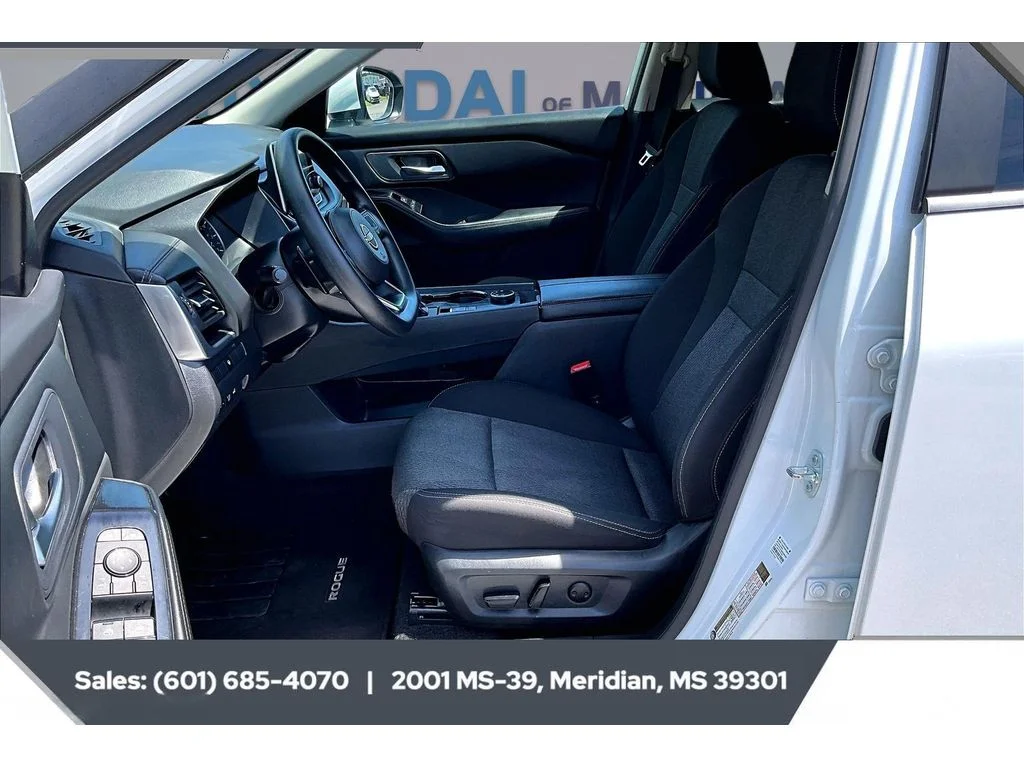 Used 2024 Everest White Pearl Nissan SV image 18