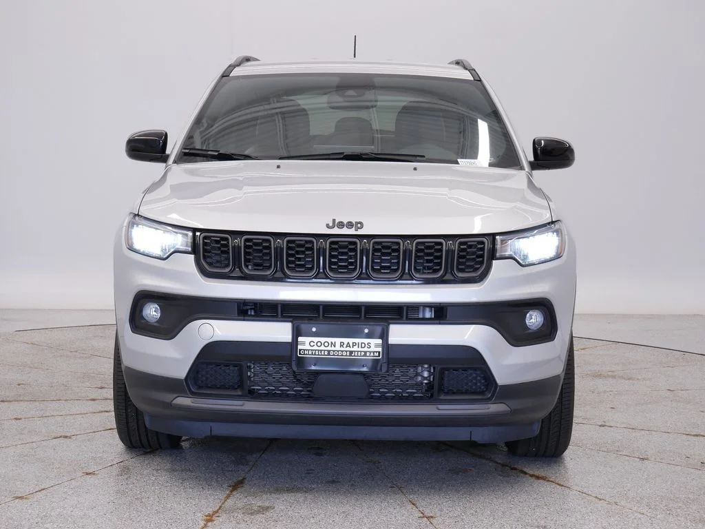 New 2026 Silver Zynith Metallic Clearcoat Jeep Latitude image 10