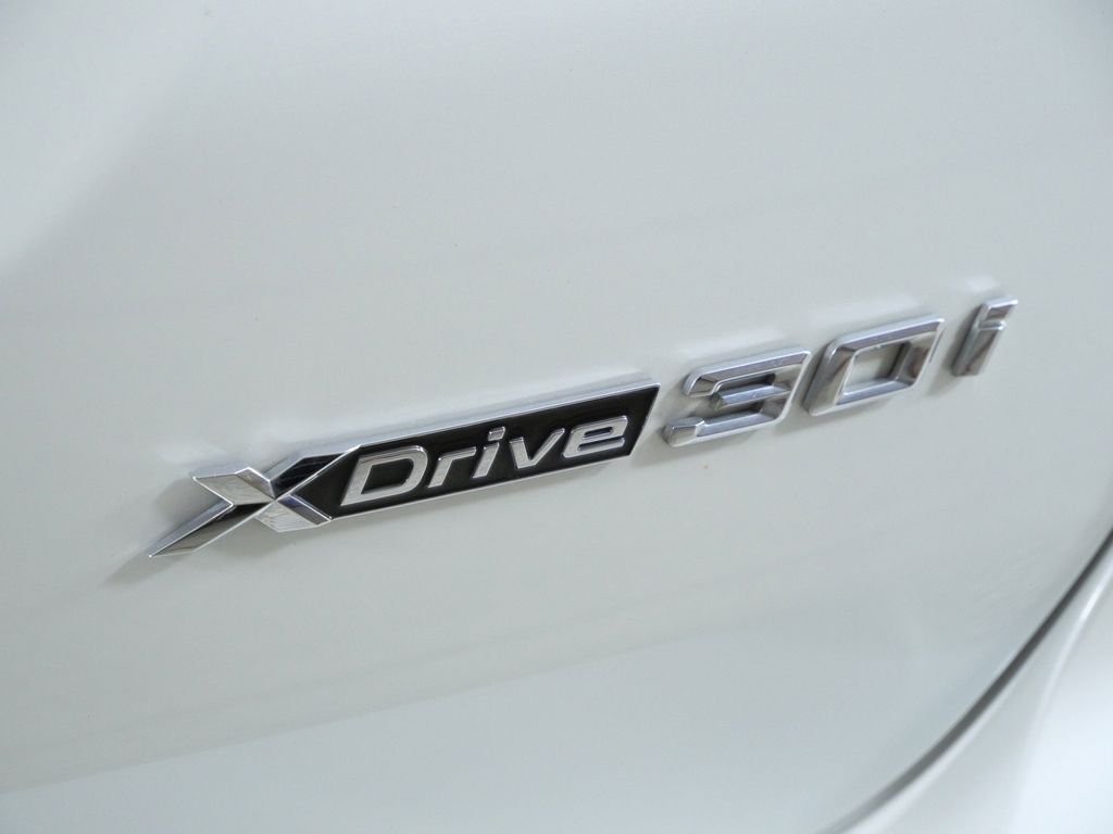 Used 2024 White BMW xDrive30i image 13