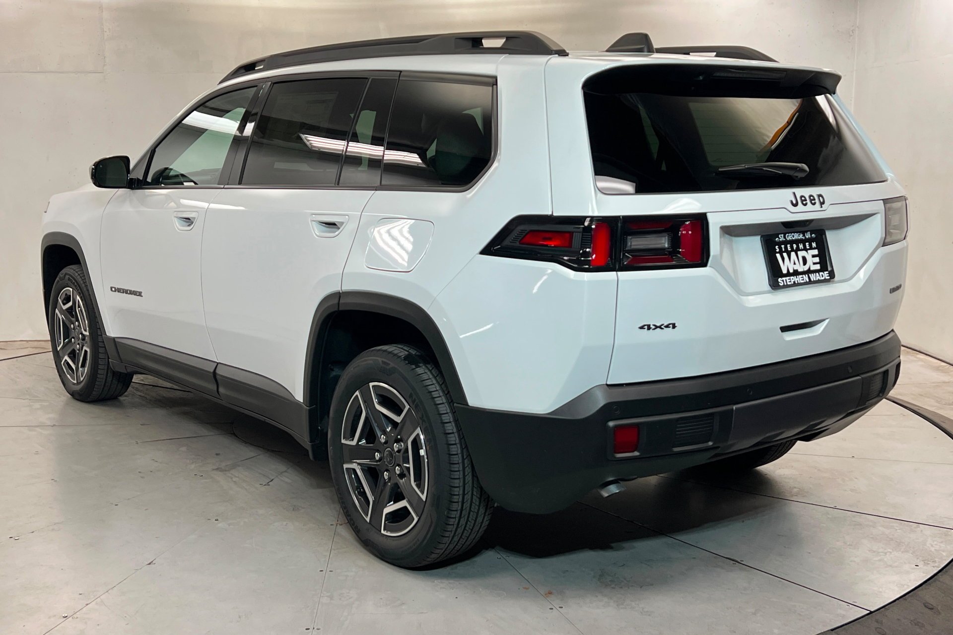 New 2026 Bright White Clear-Coat Exterior Paint Jeep Limited image 3