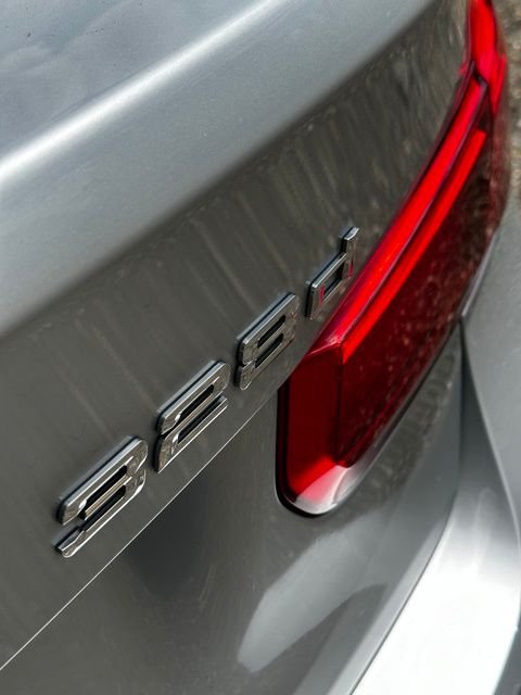 Used 2018 Glacier Silver Metallic BMW 328d image 28
