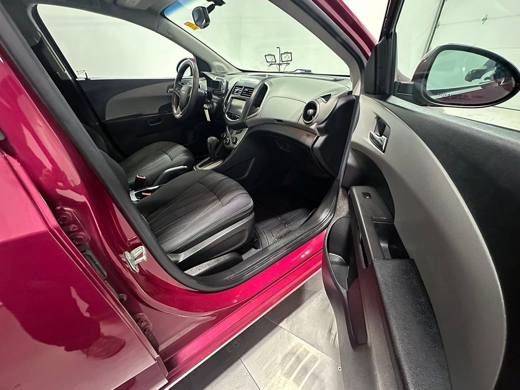Used 2014 DEEP MAGENTA METALLIC Chevrolet LT image 23