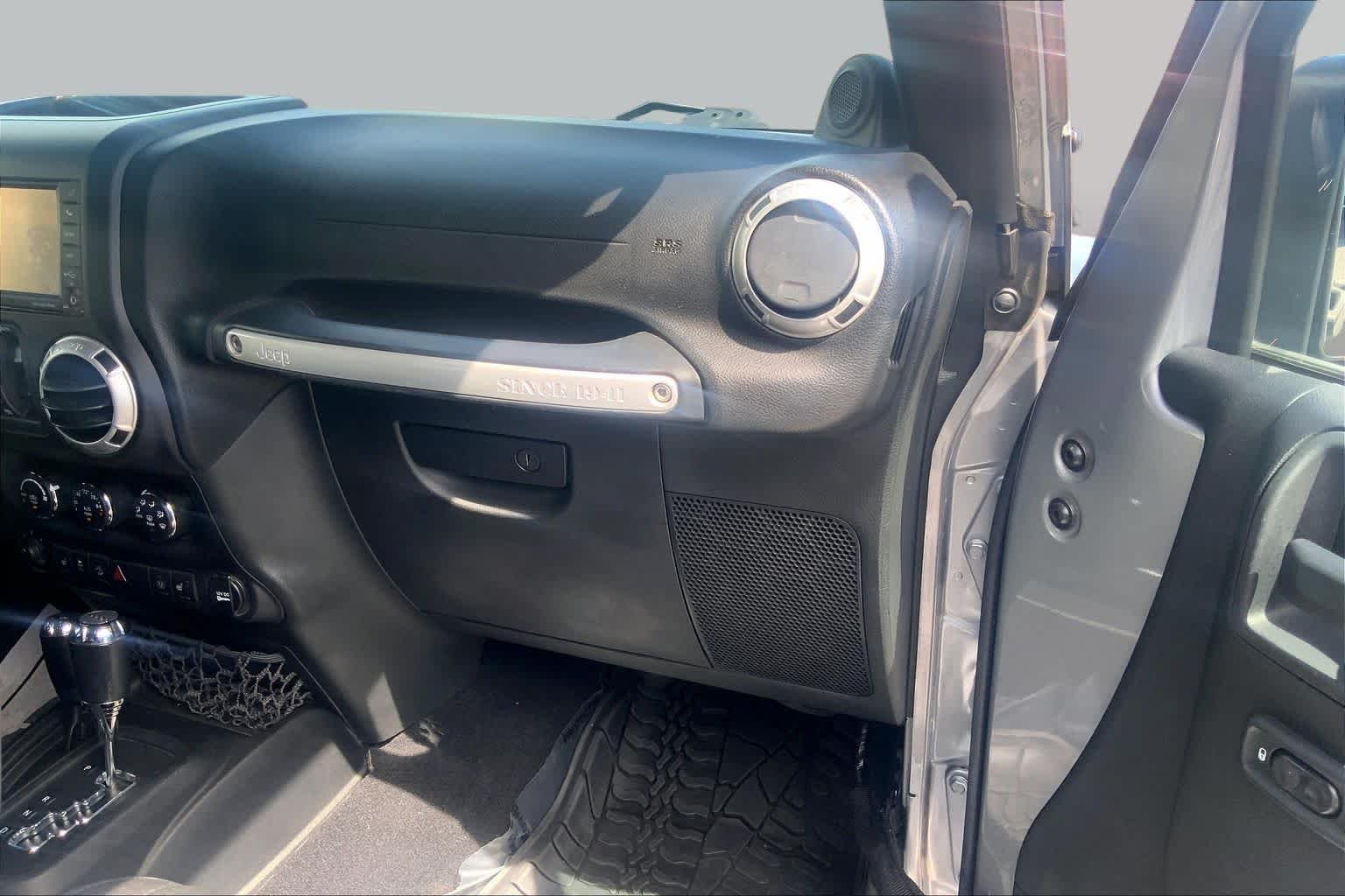 Used 2014 Billet Clearcoat Metallic Jeep Rubicon X image 19
