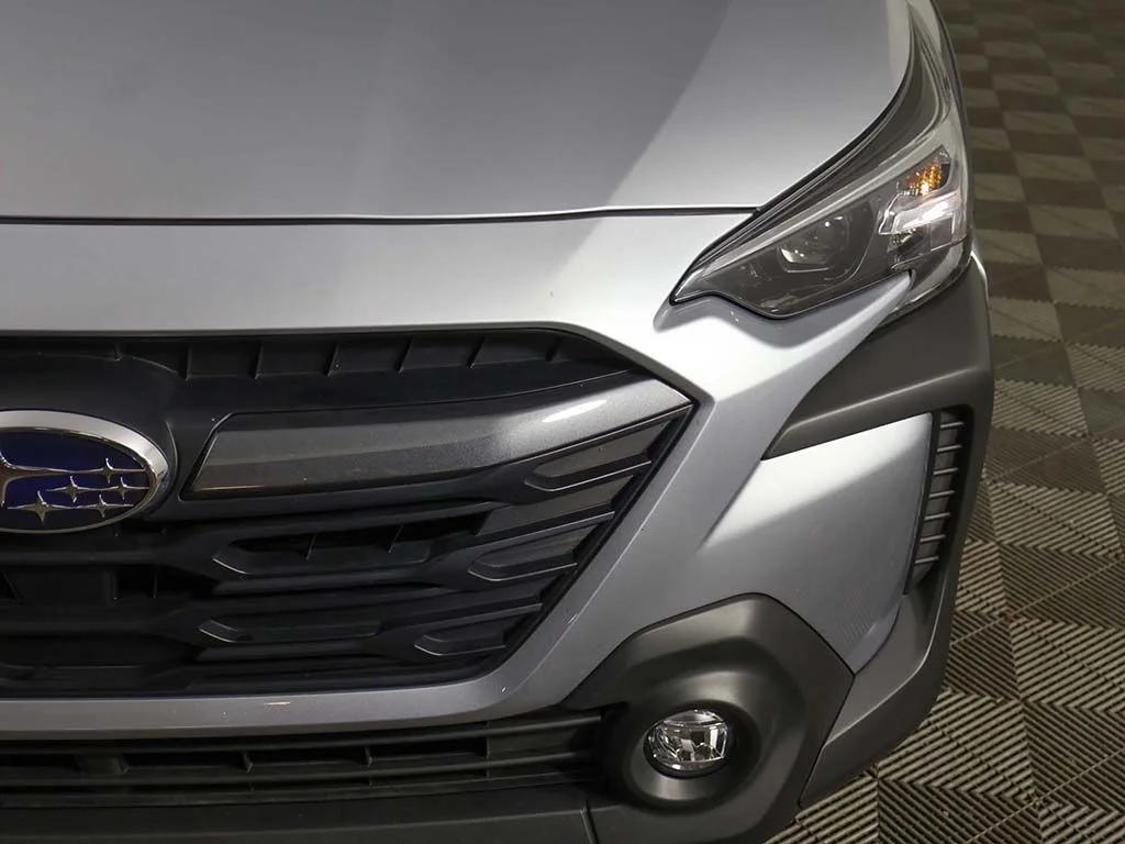 Used 2025 Ice Silver Metallic Subaru Premium image 11