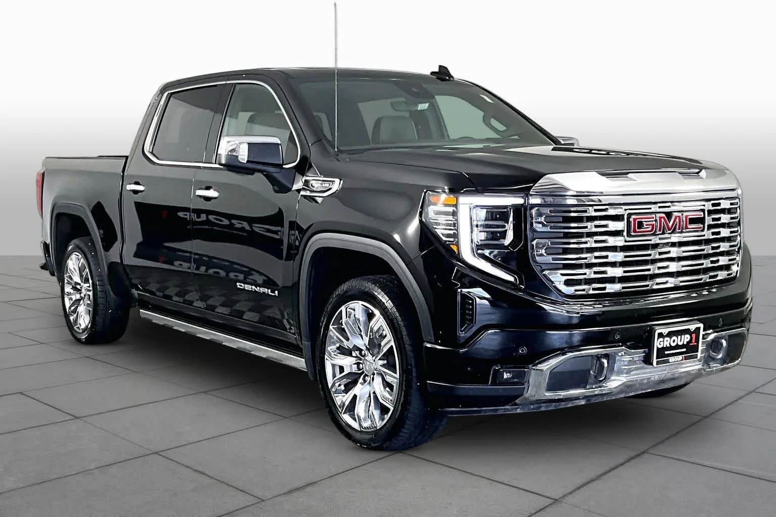 Used 2025 Onyx Black GMC Denali image 3
