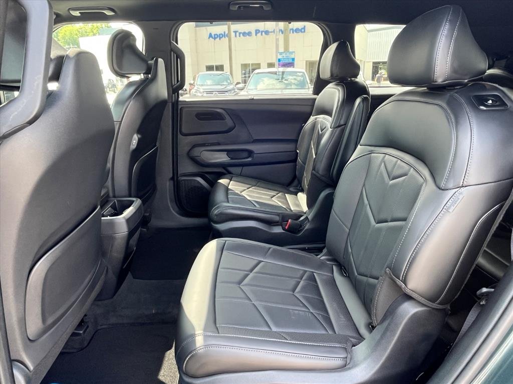 Used 2027 Black Jade Green Kia X-Line EX image 20