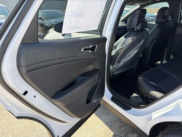 New 2027 Glacial White Pearl / Black Ro Kia X-Line image 10