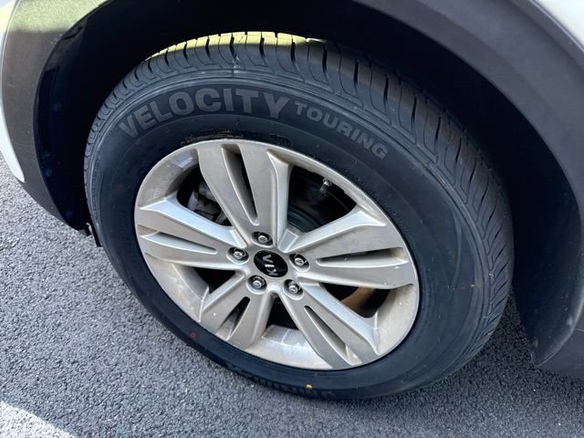 Used 2019 White Kia LX image 6