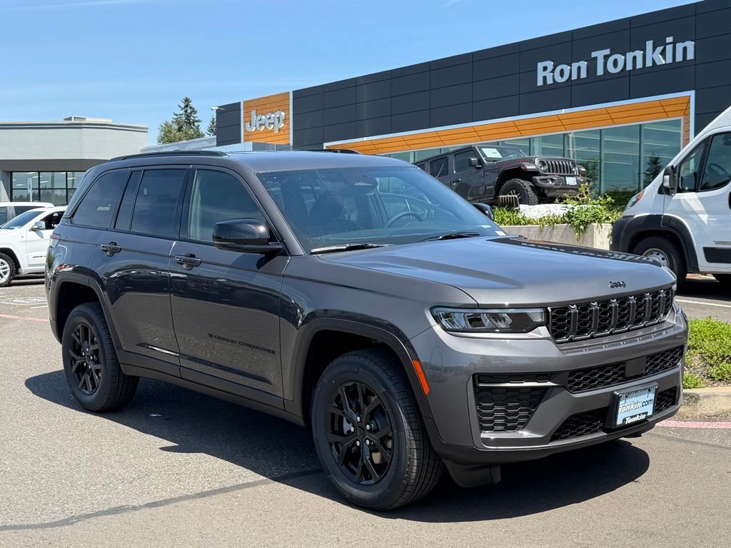 New 2026 Baltic Gray Metallic Clearcoat Jeep Altitude image 2