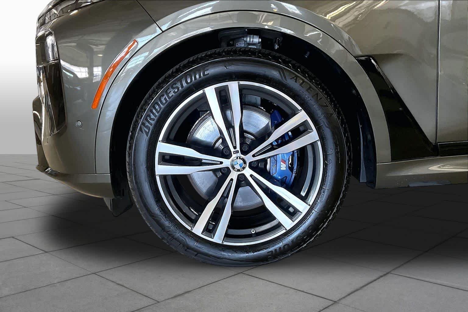Used 2025 Manhattan Green Metallic BMW M60i image 10