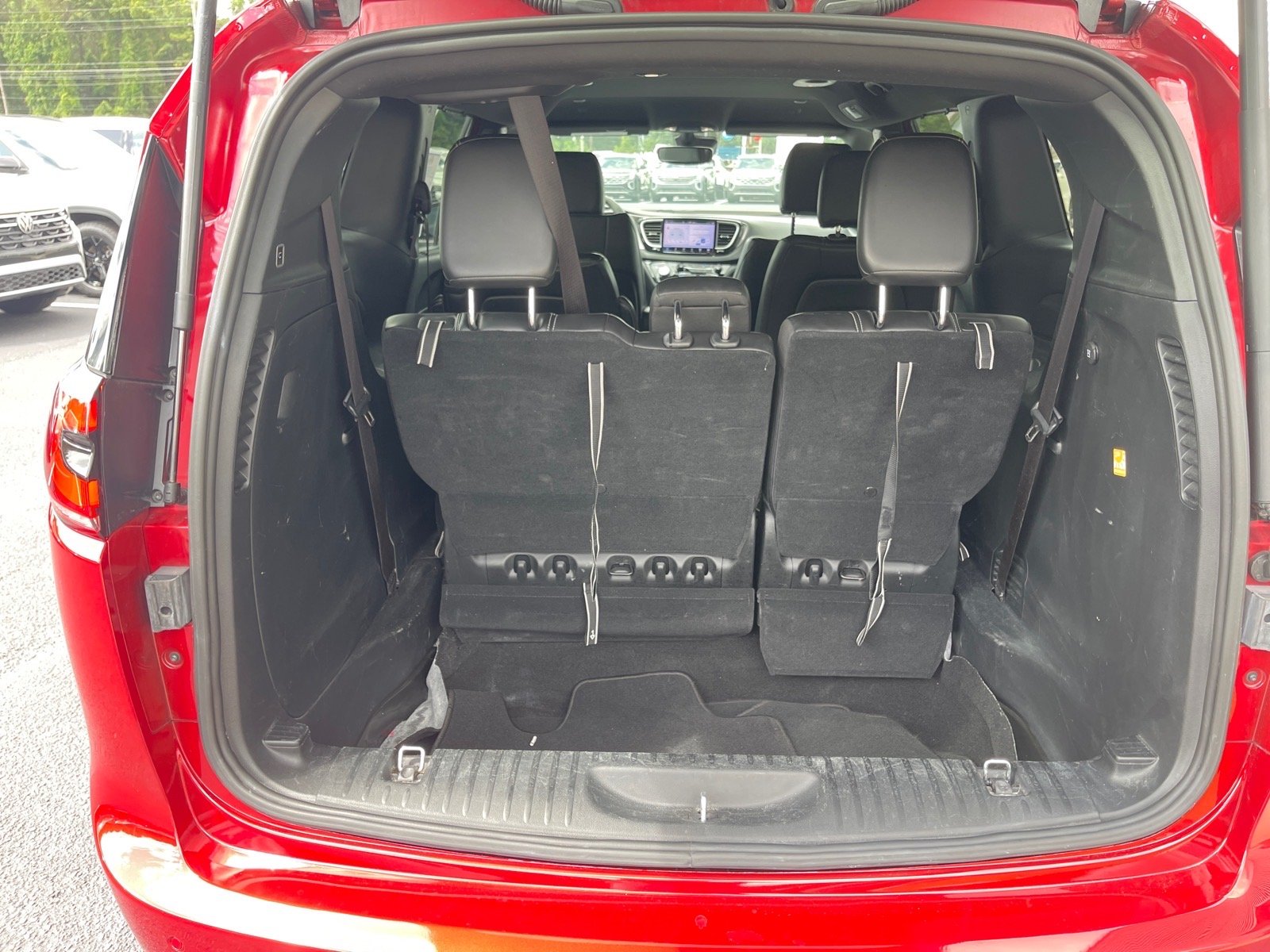 Used 2025 Red Hot Pearl Coat Chrysler Select image 14