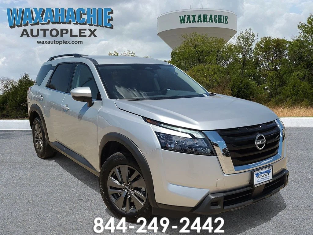 Used 2025 Silver Nissan SV image 1