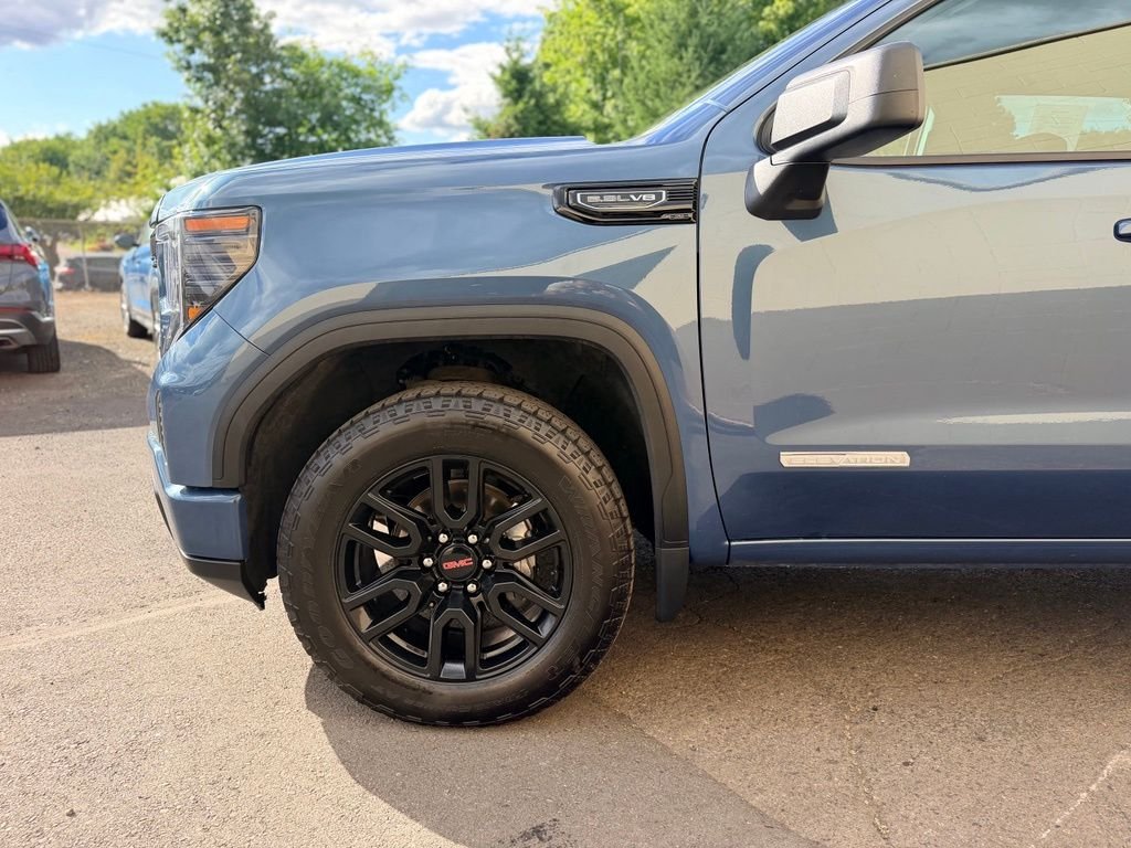 Used 2024 Downpour Metallic GMC Elevation image 10