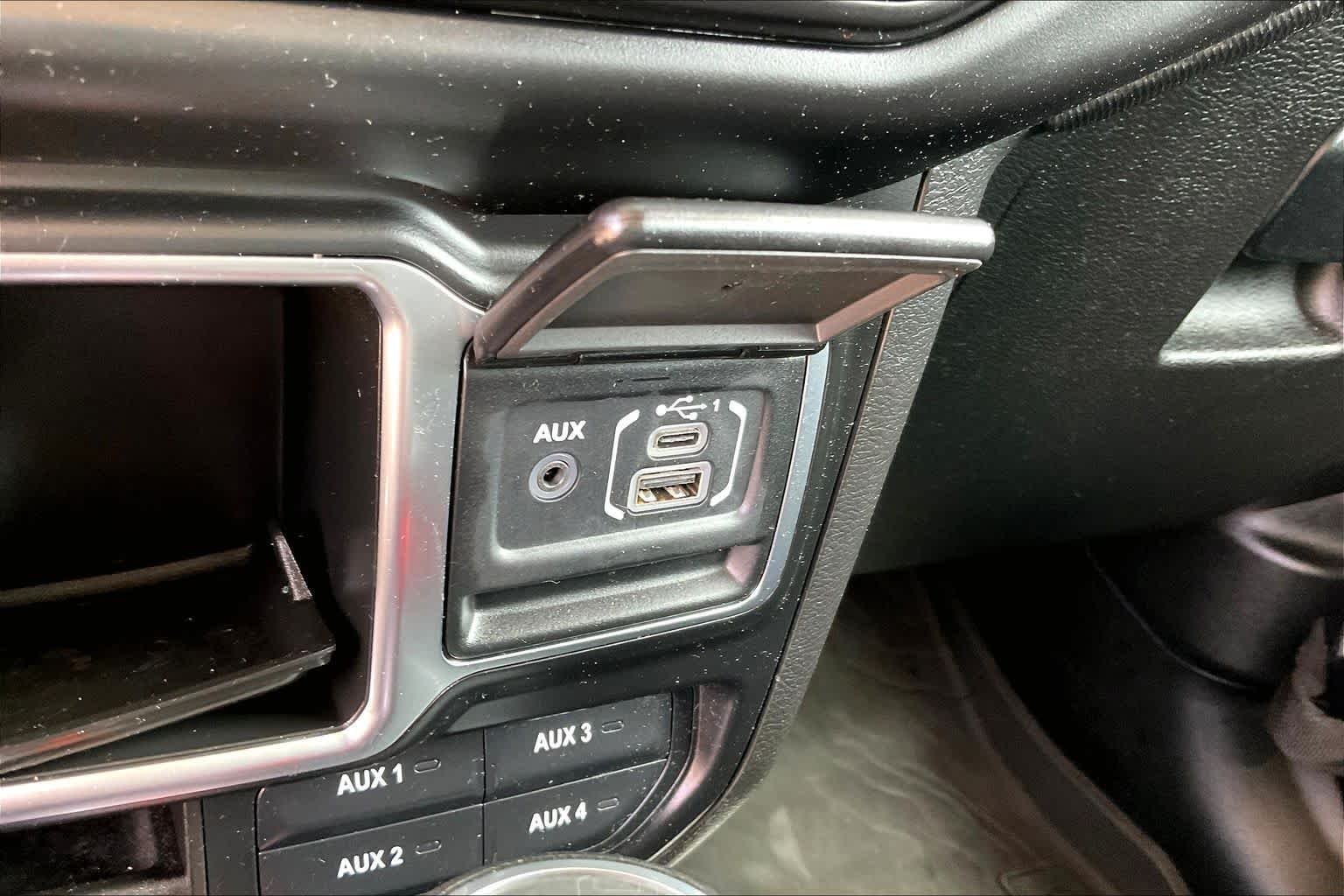 Used 2023 Granite Crystal Metallic Clearcoat Jeep Sport image 31