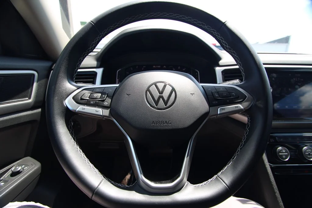 Used 2023 Tourmaline Blue Metallic Volkswagen 3.6L V6 SE w/Technology image 17