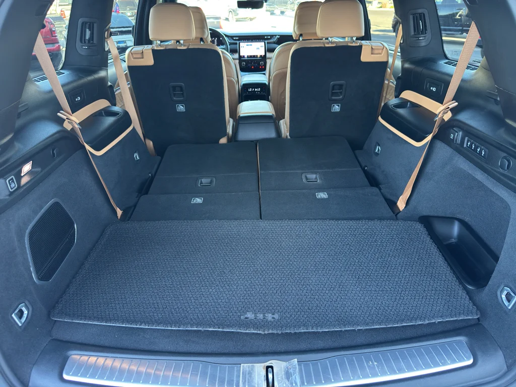 Used 2025 Bright White Clearcoat Jeep Summit Reserve image 21