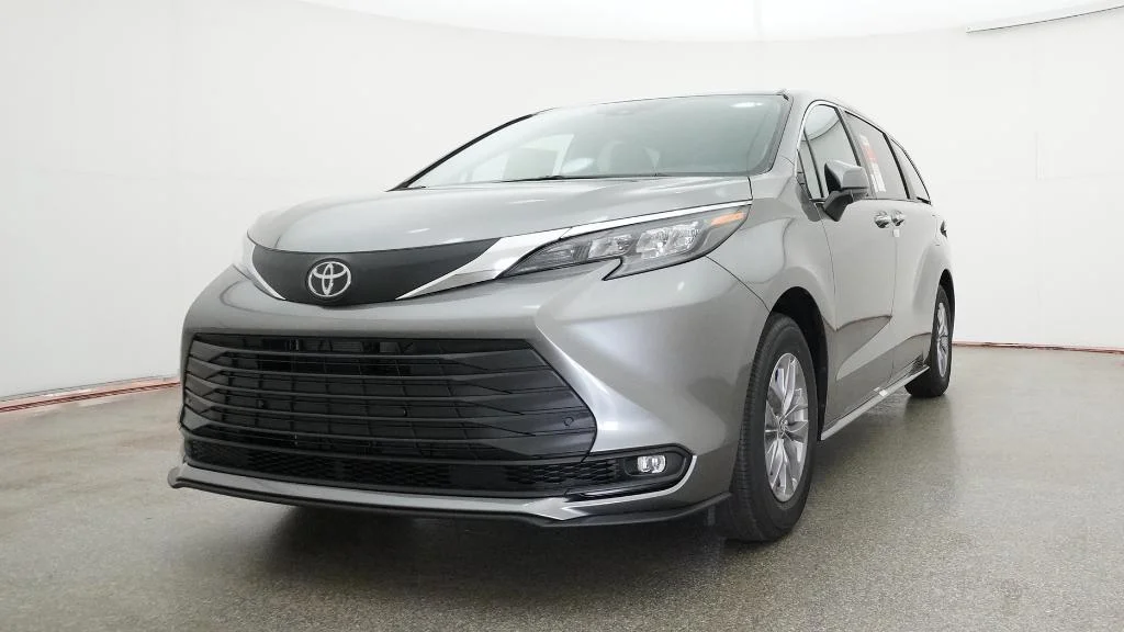 New 2026 Heavy Metal Toyota XLE image 5