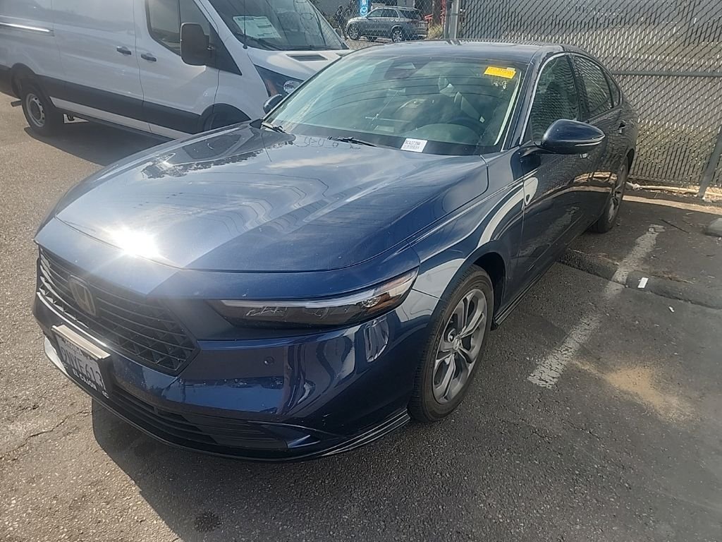 Used 2024  Honda EX-L image 4
