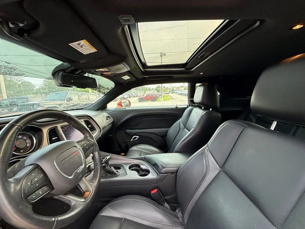Used 2023 Orange Dodge SXT image 12