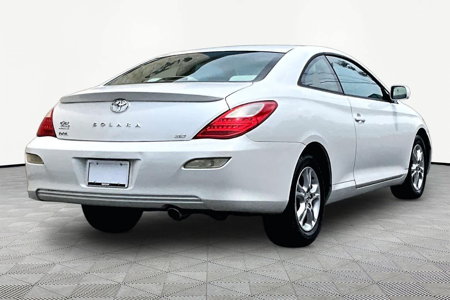Used 2007 Blizzard Pearl Toyota SE image 12