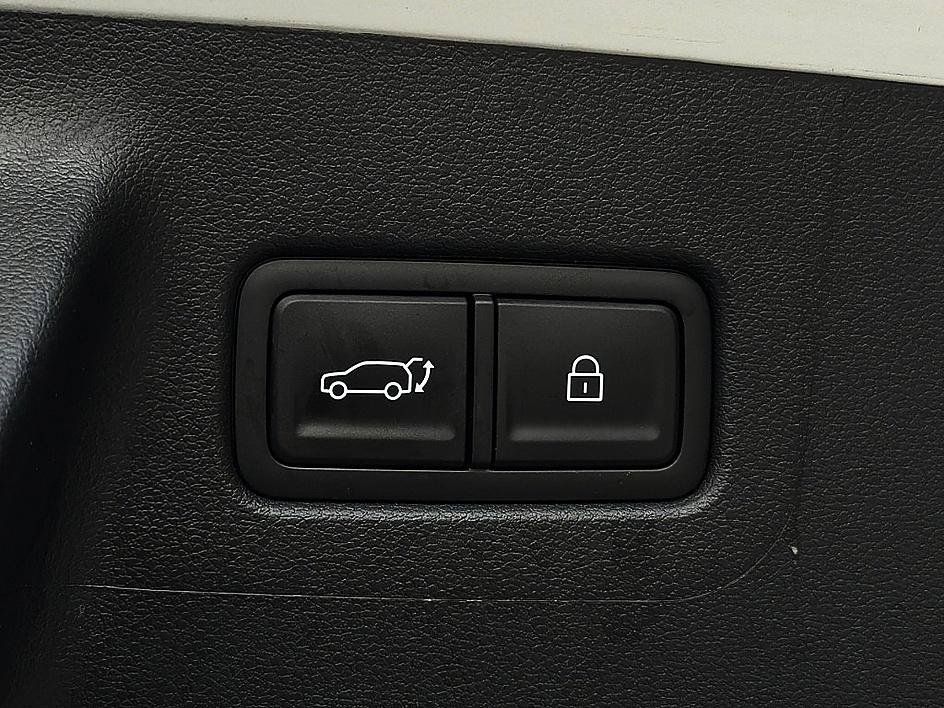 Used 2026 Serenity White Hyundai SEL image 25