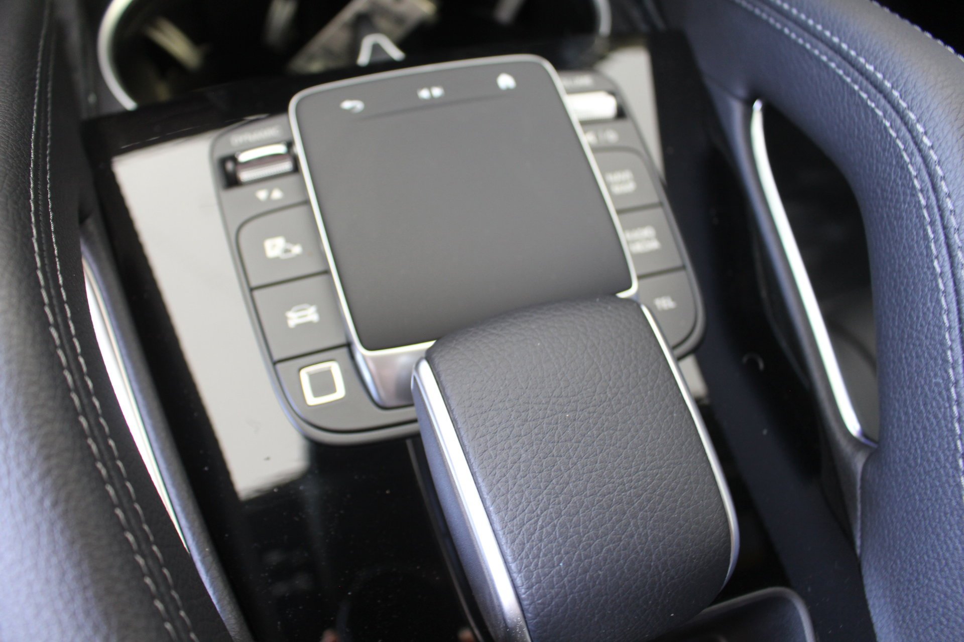 New 2026 MOONLIGHT WHITE Mercedes-Benz GLE 450 image 30