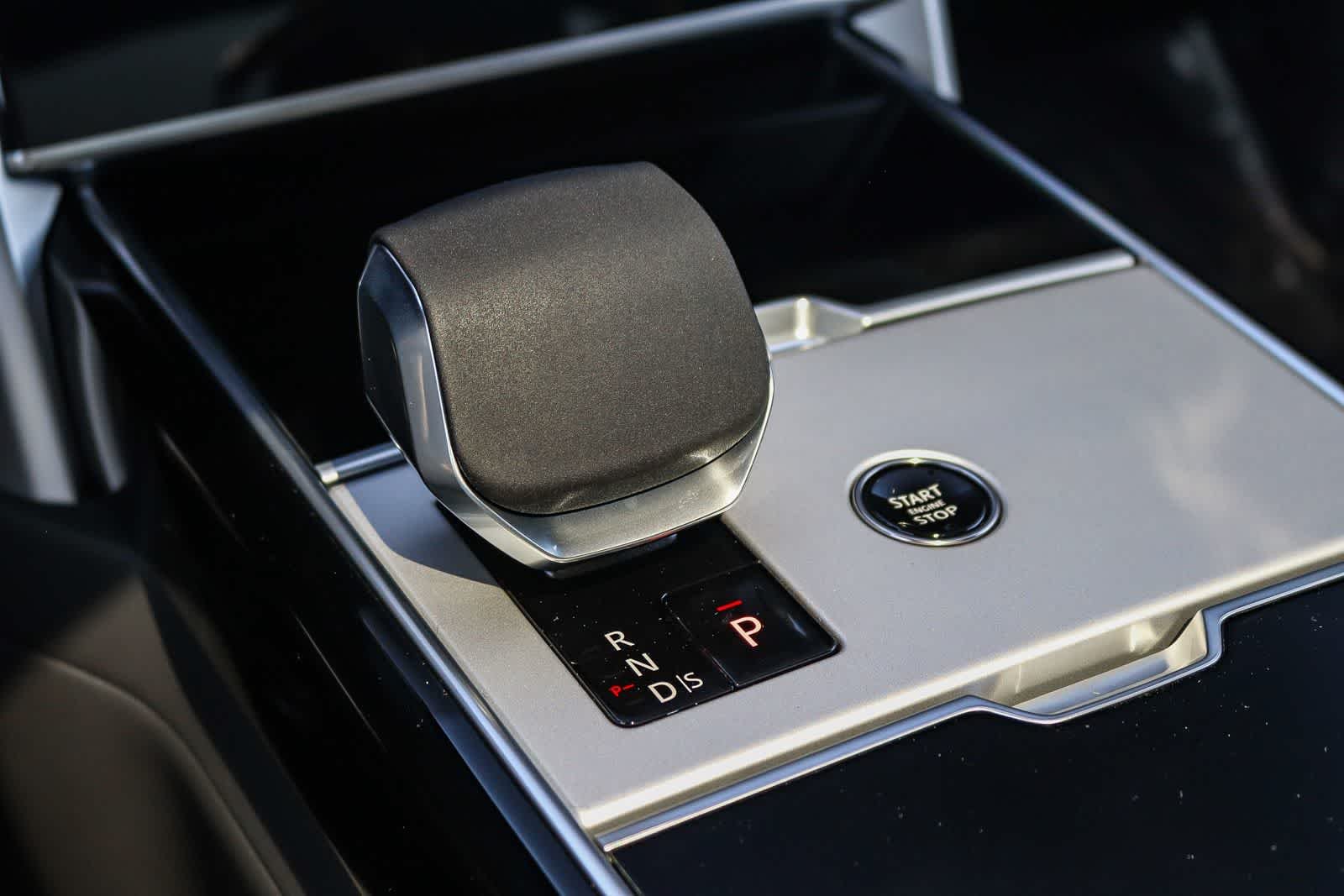 New 2026 Carpathian Grey Land Rover SE image 23