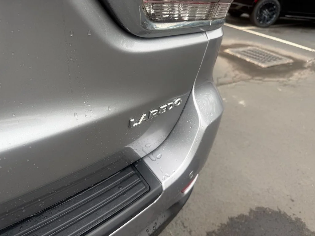 Used 2017 Silver Jeep Laredo image 37