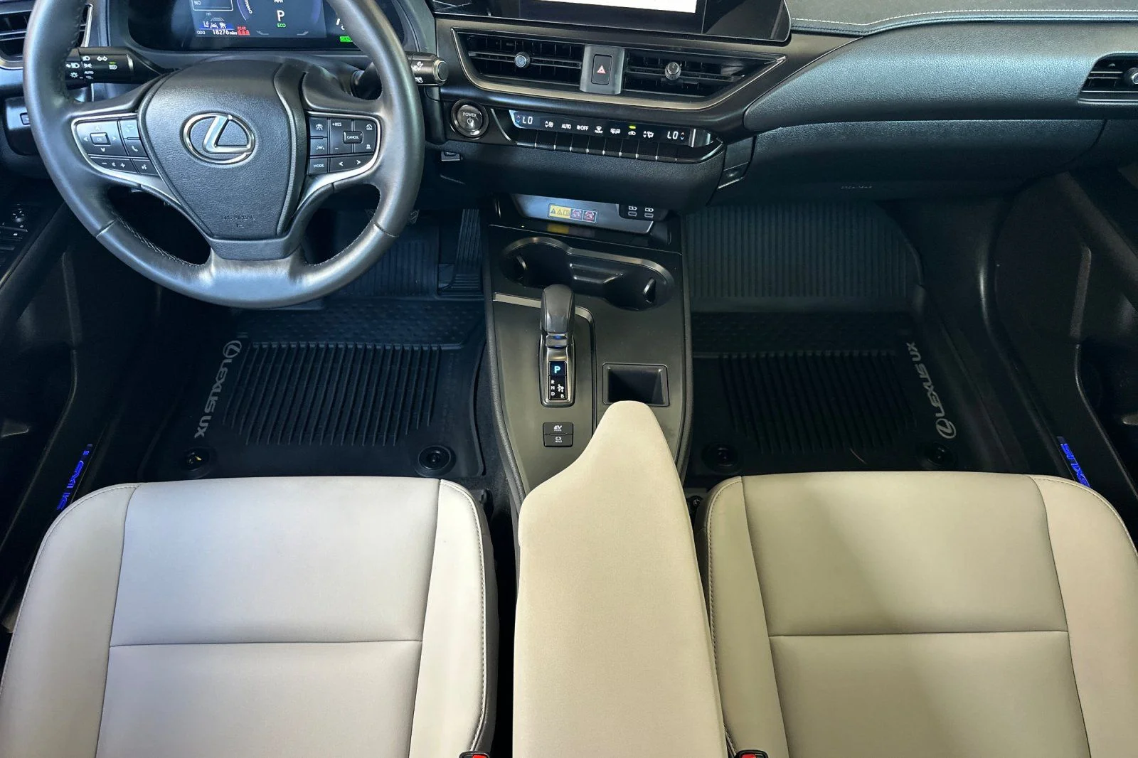 2025 Lexus UX Hybrid 300h - Photo 10