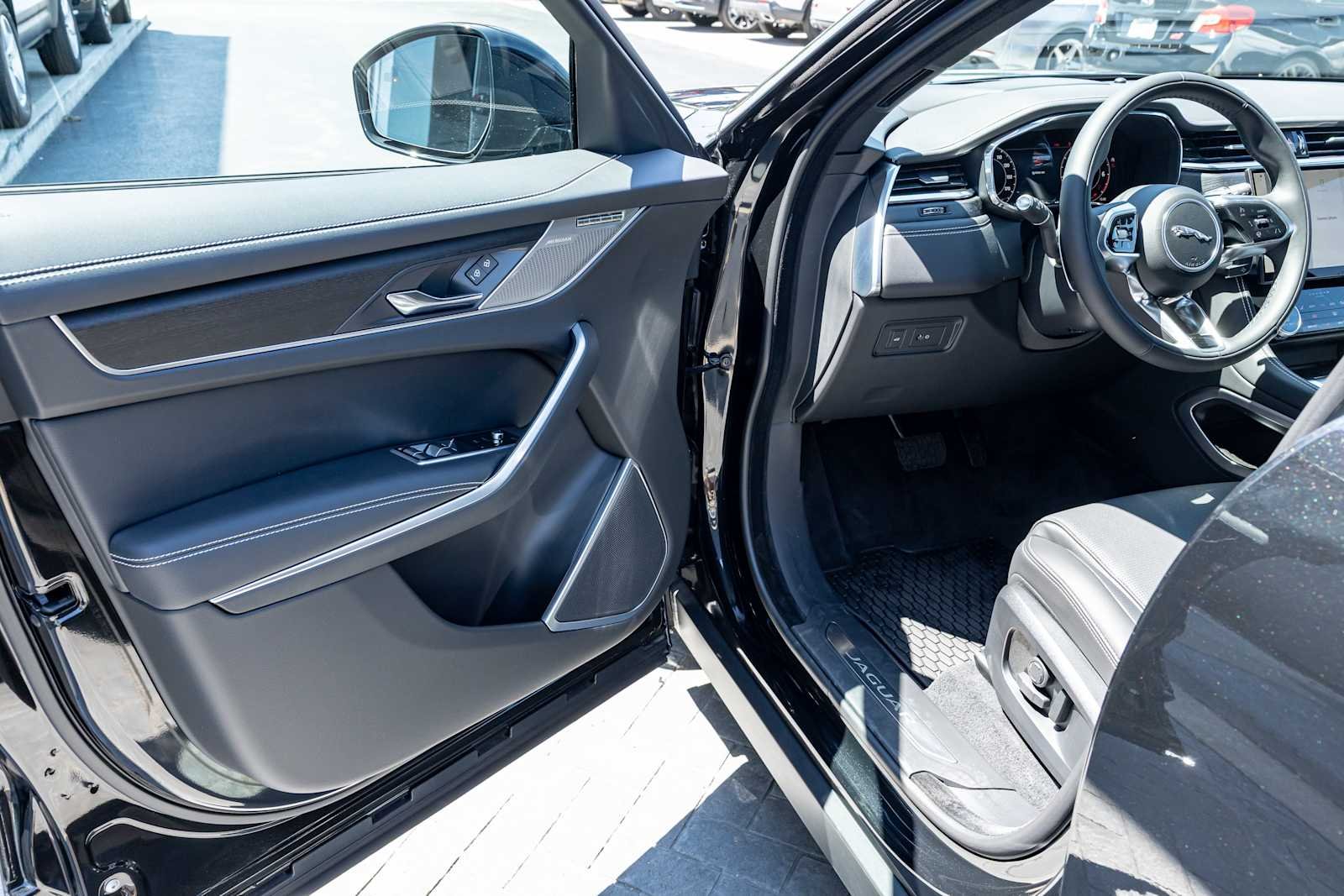 2026 Jaguar F-Pace R-Dynamic S - Photo 10