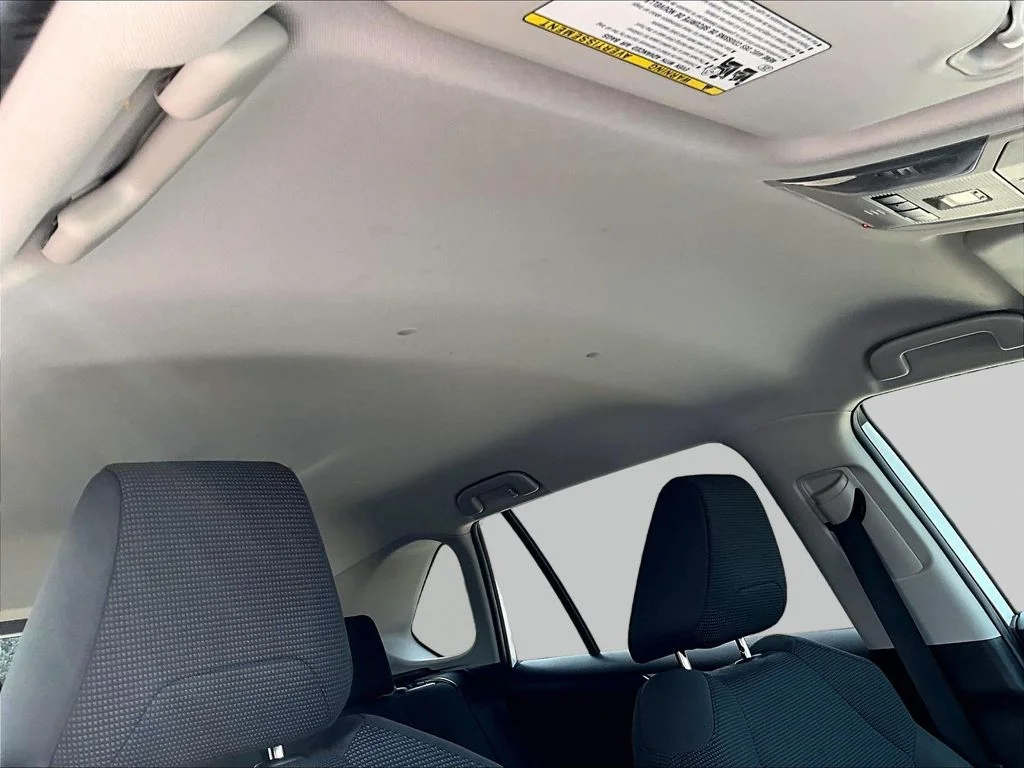 2021 Toyota RAV4 LE - Photo 31