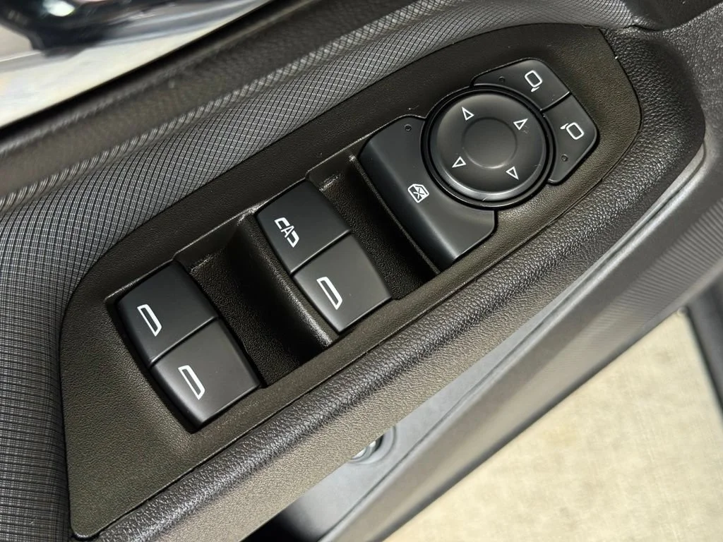 Used 2024 Mosaic Black Metallic Chevrolet RS image 27