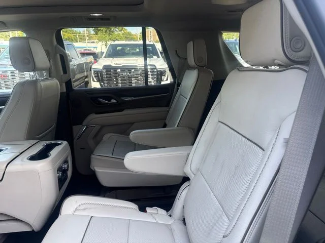 Used 2023 White GMC Denali image 26